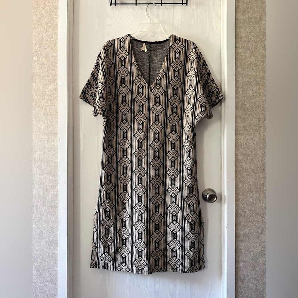 Bordeaux Black and Cream Geometric Mini Dress